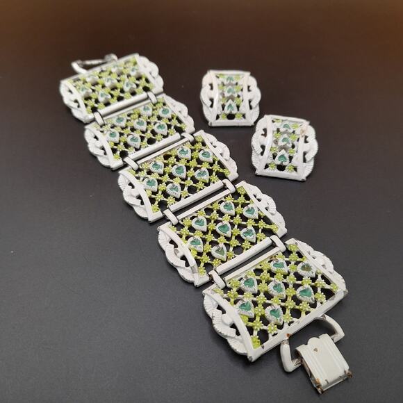 Vintage White Green Enamel Jewelry: Bracelet Clip Earrings, Mid-Century Jewelry - Picture 5 of 10